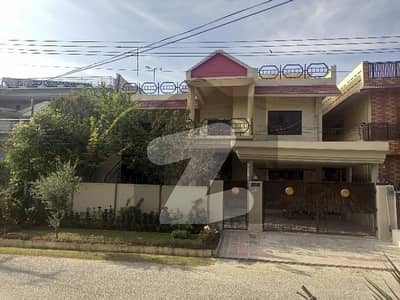 آفیسرز کالونی واہ میں 6 کمروں کا 14 مرلہ مکان 4.75 کروڑ میں برائے فروخت۔