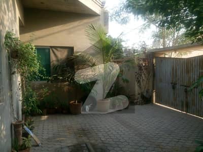 240 sq yards house for sale