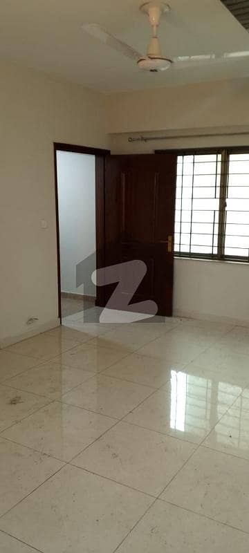 3 Bed flat For rent in askari 11
