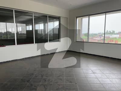 کینٹ سیالکوٹ میں 1 مرلہ Studio دکان 1.65 کروڑ میں برائے فروخت۔