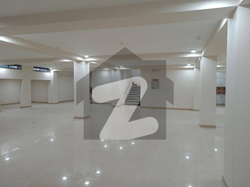 18 MARLA WAREHOUSE WITH ELEVATOR EXCELLENT LOCATION