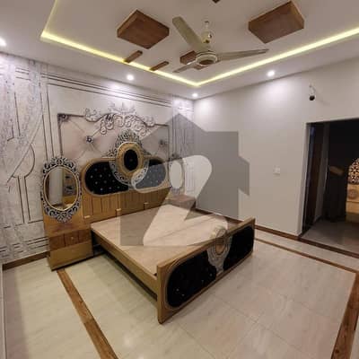 بحریہ ٹاؤن فیز 8 بحریہ ٹاؤن راولپنڈی,راولپنڈی میں 5 کمروں کا 10 مرلہ مکان 3.2 کروڑ میں برائے فروخت۔