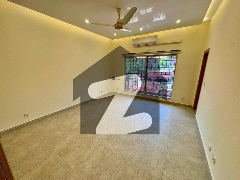ایف ۔ 7 اسلام آباد میں 6 کمروں کا 1 کنال مکان 14.0 لاکھ میں کرایہ پر دستیاب ہے۔