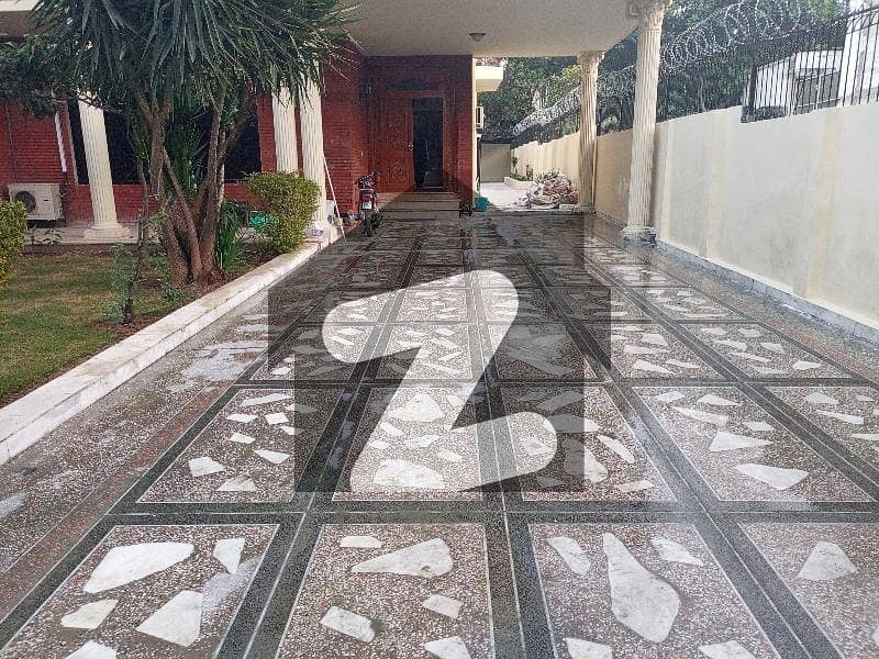 HOUSE FOR RENT IN F8 HOUSE FOR RENT IN F8