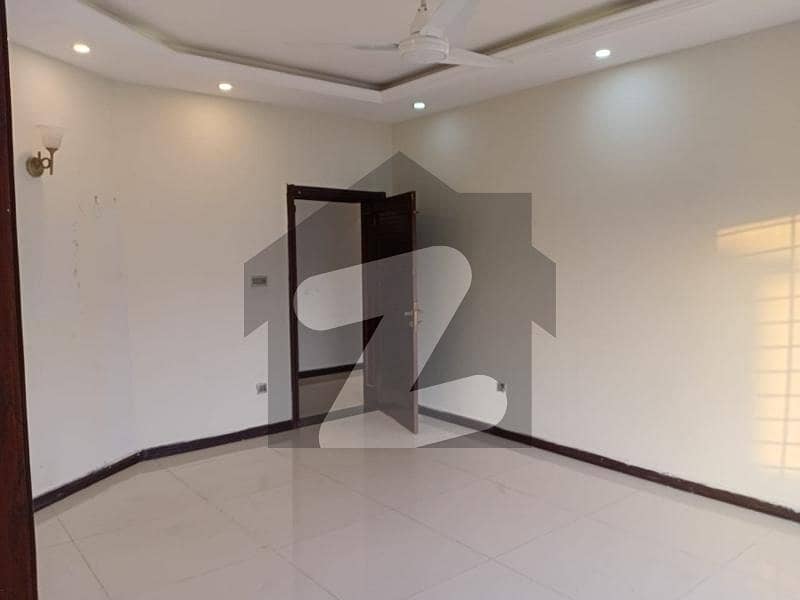 ای ۔ 11/4 ای ۔ 11,اسلام آباد میں 9 کمروں کا 1 کنال مکان 5.5 لاکھ میں کرایہ پر دستیاب ہے۔