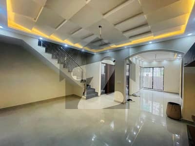 Brand New 5 Marla 3 Bed House For Sale with Gas and Water Bore in Ali Park Near Ring Road Bhatta Chowk Airport