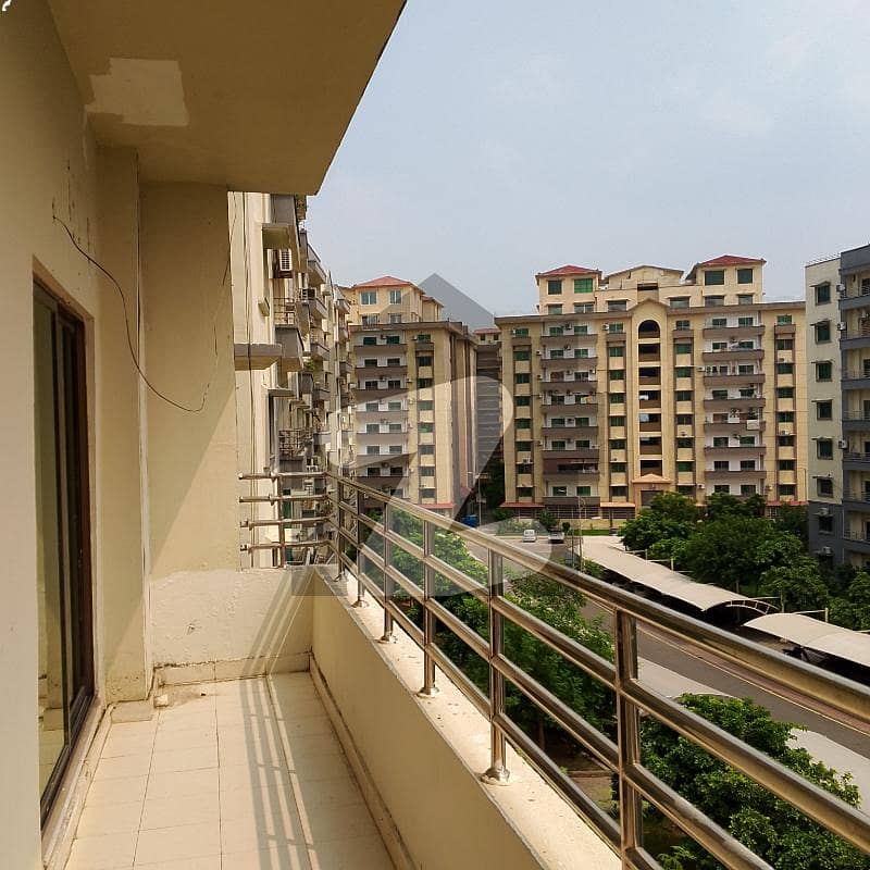 10 MARLA 3 BEDROOM APARTMENT AVAILABLE FOR SALE 10 MARLA 3 BEDROOM APARTMENT AVAILABLE FOR SALE