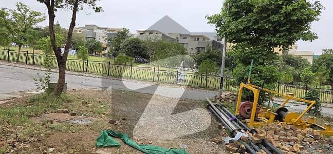 Prime Corner Park-Facing Plot for Sale - 6.3 Marla