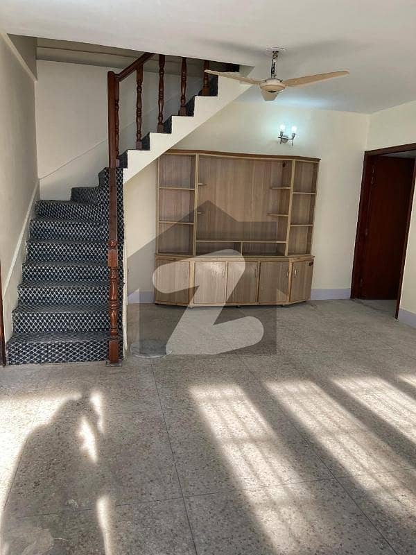 ایف ۔ 10 اسلام آباد میں 2 کمروں کا 1 کنال زیریں پورشن 75.0 ہزار میں کرایہ پر دستیاب ہے۔