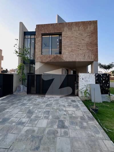 111 Sq Yards Luxury House Available For Sale