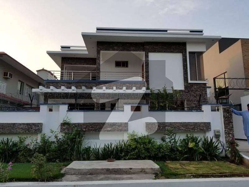 HOUSE FOR RENT IN F-8 HOUSE FOR RENT IN F-8