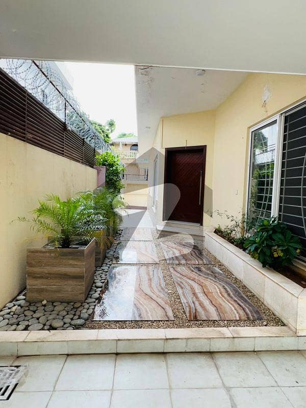 HOUSE FOR RENT IN F-8