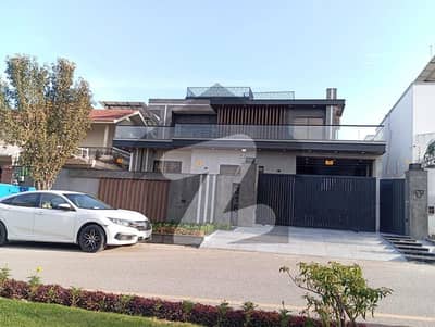 666 sq yards luxurious triple story Furnished house for sale