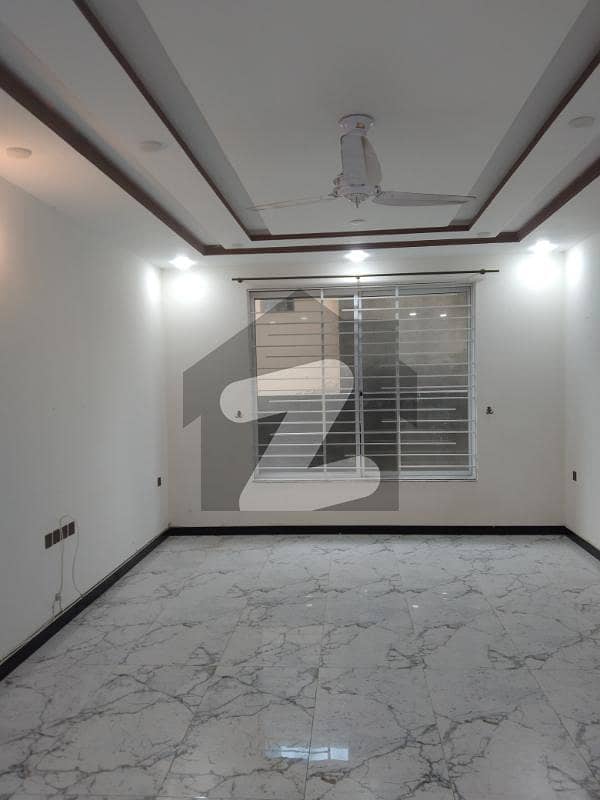 3 Bed Lower Ground Available For Rent 3 Bed Lower Ground Available For Rent