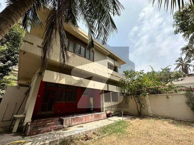 Exceptional 6-Bed, 6 bath Bungalow in Prime Lalazar, Karachi
