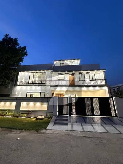 8.25 Marla Beautiful corner House For Sale in Buch Villas Multan