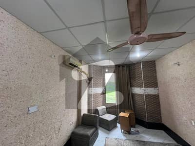 ROOM AVAILABLE FOR RENT IN MODEL TOWN EXT