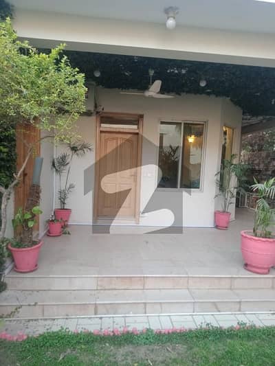 ایف ۔ 7 اسلام آباد میں 7 کمروں کا 1 کنال مکان 14.0 لاکھ میں کرایہ پر دستیاب ہے۔