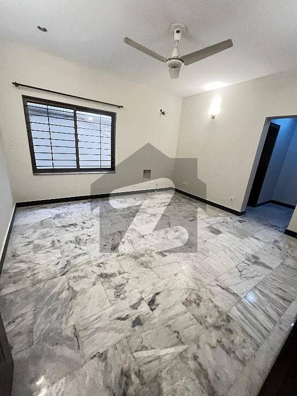 Lower Portion For rent In E-11/1 Lower Portion For rent In E-11/1