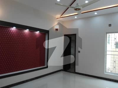 ONE KANAL BUTIFUL HOUSE FOR RENT