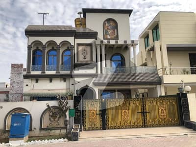 Corner 13.5 Marla House For Rent In Central Block ,5 Master Bed