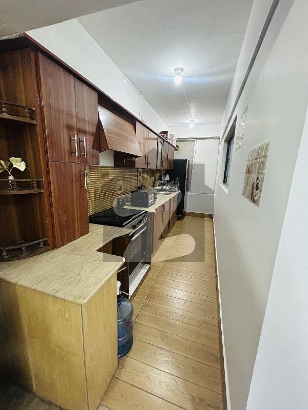 Prime Location Zamzama Commercial Area 950 Square Feet Flat Up For sale Prime Location Zamzama Commercial Area 950 Square Feet Flat Up For sale