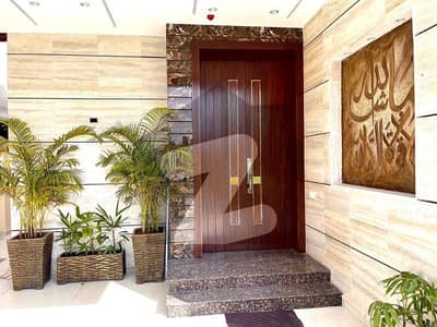 ڈی ایچ اے فیز 7 - بلاک وائے فیز 7,ڈیفنس (ڈی ایچ اے),لاہور میں 4 کمروں کا 10 مرلہ مکان 6.25 کروڑ میں برائے فروخت۔