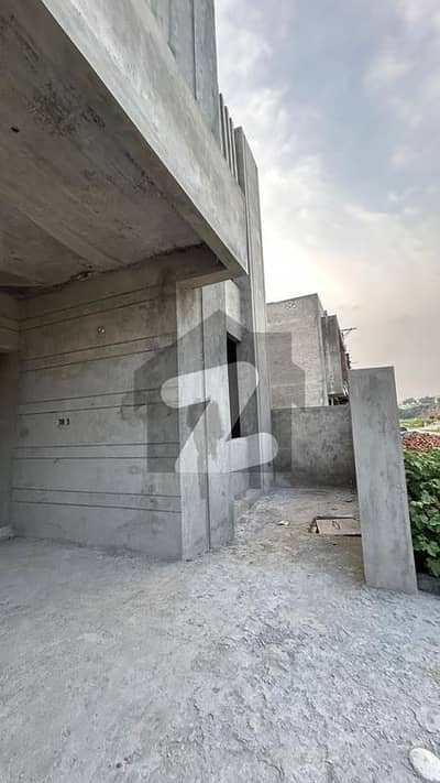 8 Marla Main Road Structure House For Sale
