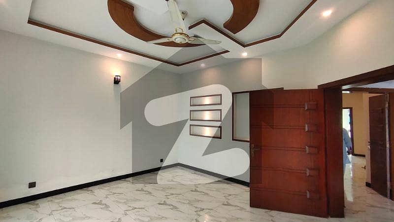 10 Marla House for rent