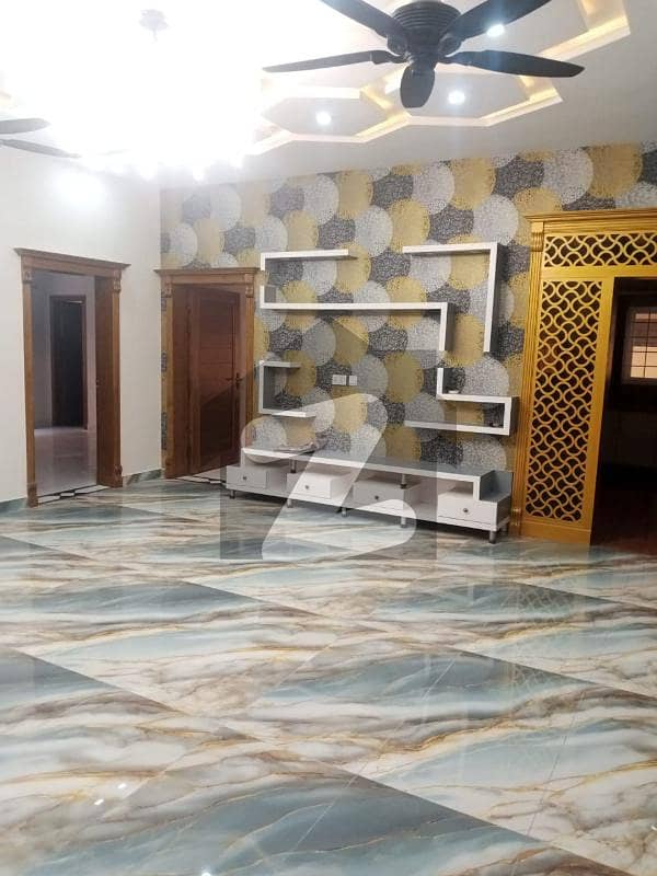 میڈیا ٹاؤن راولپنڈی میں 6 کمروں کا 11 مرلہ مکان 6.5 کروڑ میں برائے فروخت۔