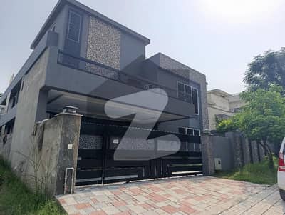 ڈی ایچ اے ڈیفینس فیز 2 ڈی ایچ اے ڈیفینس,اسلام آباد میں 6 کمروں کا 1 کنال مکان 8.8 کروڑ میں برائے فروخت۔