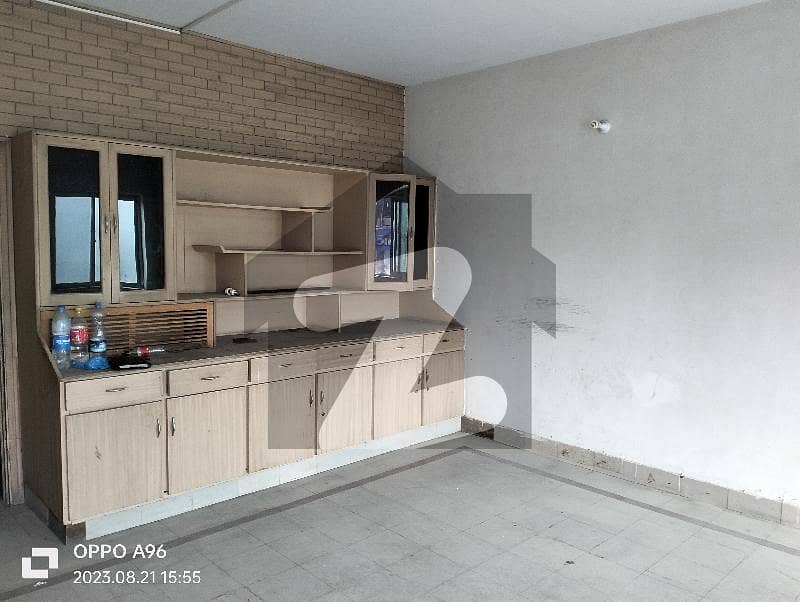 07 MARLA 2ND FLOOR EXCELLENT LOCATION