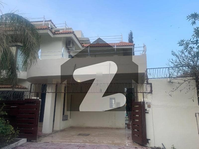 E-11/4, 35'X65 (Odd Sized), 252 Sq. Yds. Secure Premises, Razor Wire Topped. Dead End Street, Corner House, Three Sides Open. 3 Storey House E-11/4, 35'X65 (Odd Sized), 252 Sq. Yds. Secure Premises, Razor Wire Topped. Dead End Street, Corner House, Three Sides Open. 3 Storey House
