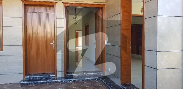 40X80 CORNER HOUSE 70 FEET RD/600 Sq Yd FACING FOR SALE