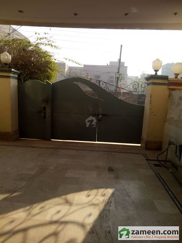 10 Marla 5 Bed Well Maintained House For sale In Mehran Block Allama Iqbal Town