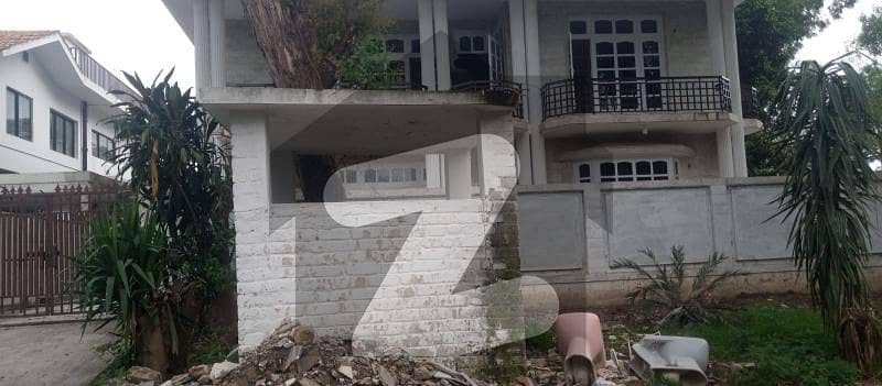 i-8 Near kachnar Park one kanal House For Rent. i-8 Near kachnar Park one kanal House For Rent.