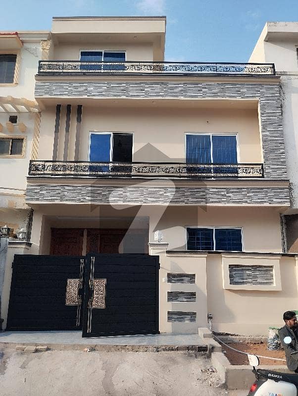 25x40 Beautifull House For Sale in G-13 25x40 Beautifull House For Sale in G-13