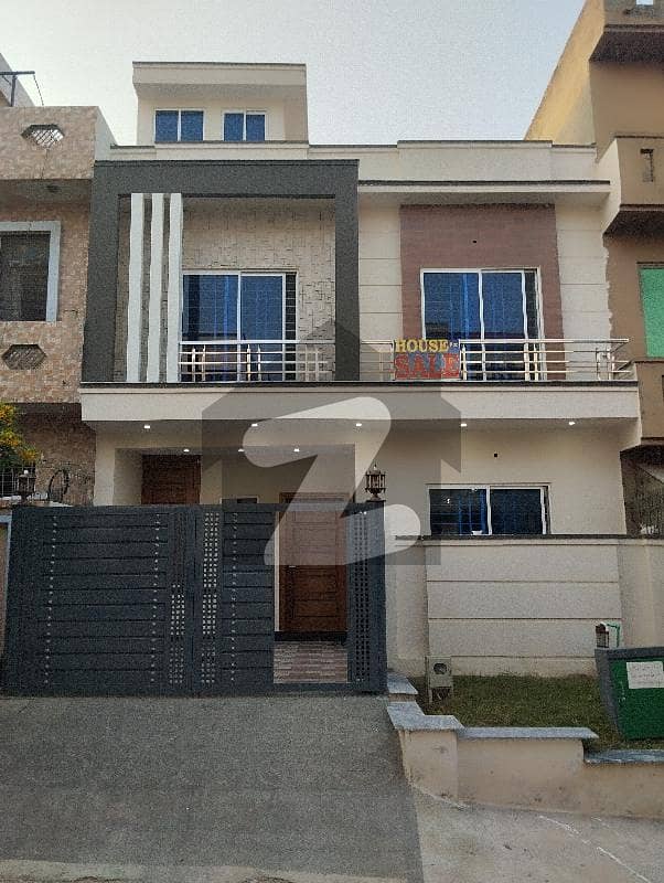 25x40 Beautifull House For Sale in G-13 25x40 Beautifull House For Sale in G-13