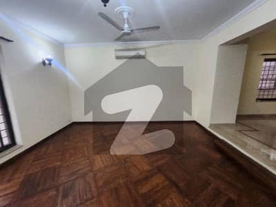 ایف ۔ 7 اسلام آباد میں 5 کمروں کا 1 کنال مکان 7.86 لاکھ میں کرایہ پر دستیاب ہے۔