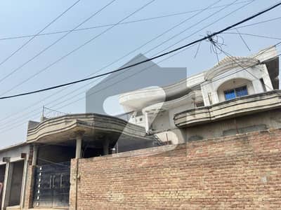 گلزار کالونی گوجرانوالہ میں 6 کمروں کا 8 مرلہ مکان 5.0 کروڑ میں برائے فروخت۔