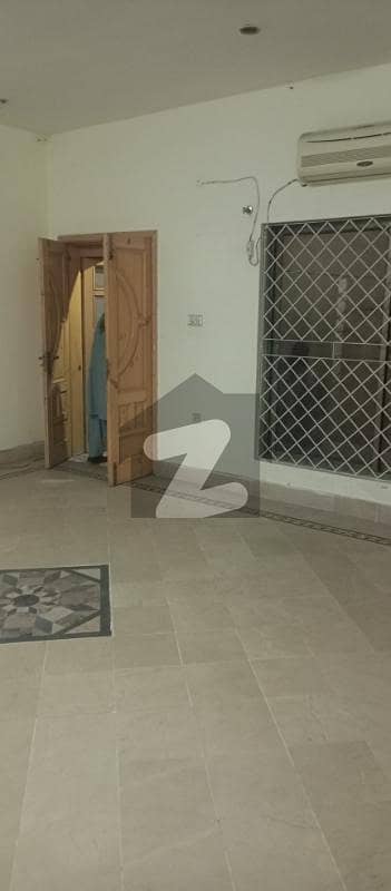 سوِل لائنز فیصل آباد میں 4 کمروں کا 2 مرلہ مکان 45.0 لاکھ میں برائے فروخت۔