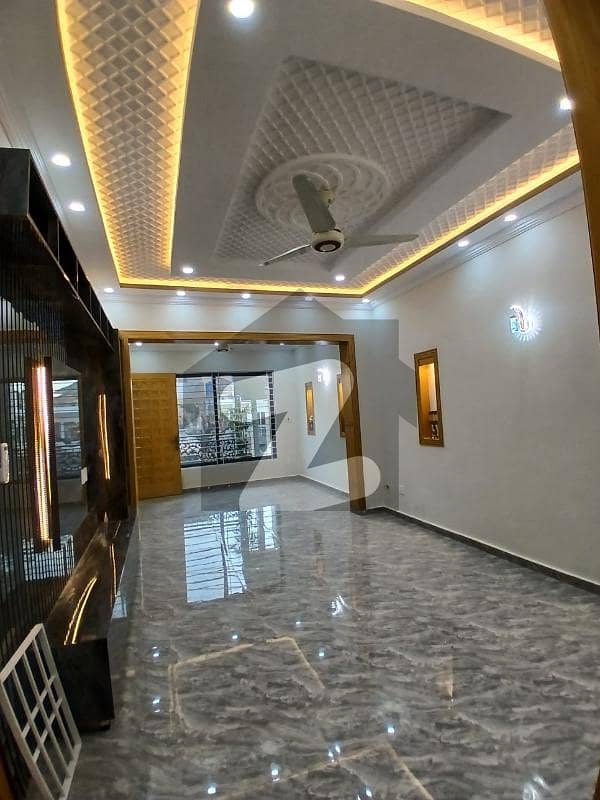 جی ۔ 9 اسلام آباد میں 5 کمروں کا 6 مرلہ مکان 7.2 کروڑ میں برائے فروخت۔ جی ۔ 9 اسلام آباد میں 5 کمروں کا 6 مرلہ مکان 7.2 کروڑ میں برائے فروخت۔