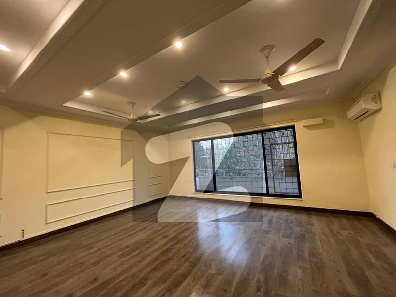 A Luxury Triple Storey House Available For Rent