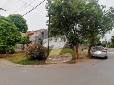ائیر لائن ہاؤسنگ سوسائٹی لاہور میں 1 کنال رہائشی پلاٹ 3.25 کروڑ میں برائے فروخت۔