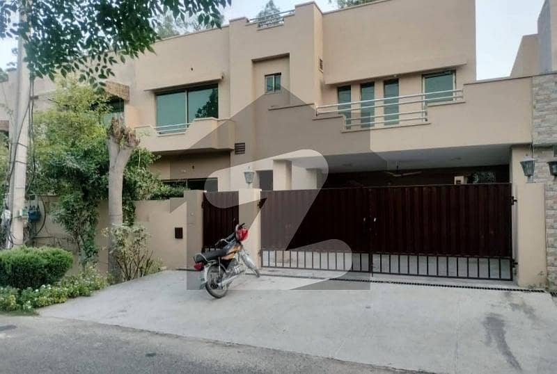 10 MARLA 3 BEDROOMS SD HOUSE AVAILABLE FOR SALE