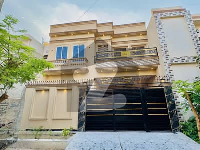 شالیمار کالونی ملتان میں 4 کمروں کا 5 مرلہ مکان 1.35 کروڑ میں برائے فروخت۔