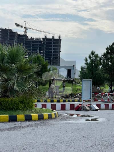 10 Marla prime Location Easy to Access Plot In Top City D Block