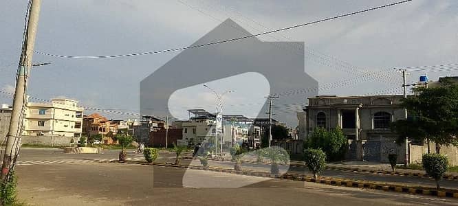 بسم اللہ ہاؤسنگ سکیم ۔ الرحمان کمرشل ایریا بسم اللہ ہاؤسنگ سکیم,جی ٹی روڈ,لاہور میں 5 مرلہ کمرشل پلاٹ 3.5 کروڑ میں برائے فروخت۔
