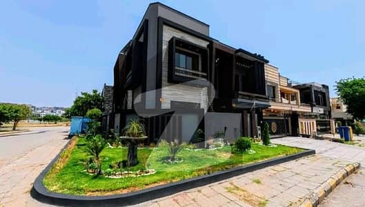 10 Marla Designer House Available For Rent