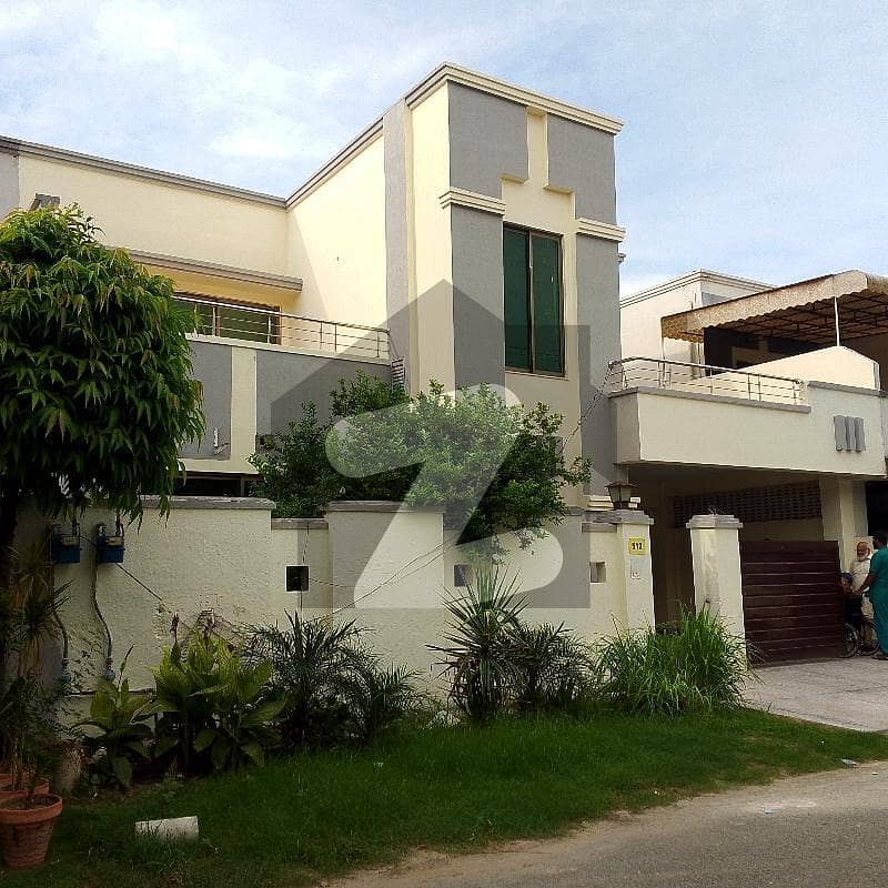 10 MARLA BEAUTIFUL HOUSE AVAILABLE FOR RENT 10 MARLA BEAUTIFUL HOUSE AVAILABLE FOR RENT